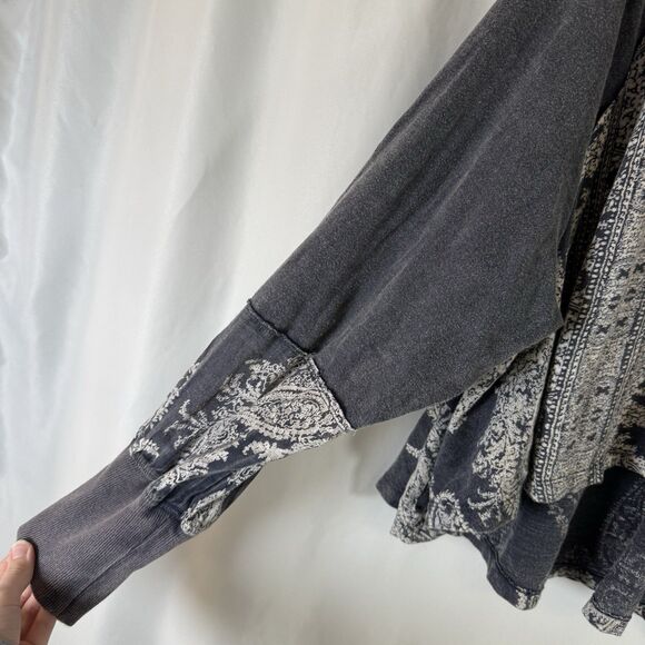 We the Free Blouse Women's Medium Grey Paisley High Low Vneck Long Sleeve - Picture 6 of 13